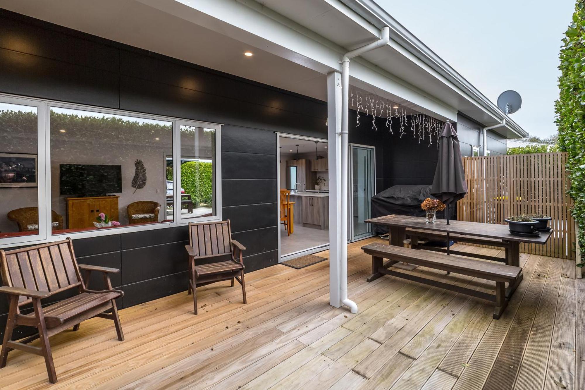 Wine Country Bach Villa Martinborough Exterior photo